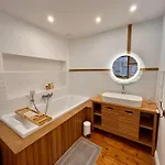 En Plein Centre De Villa *